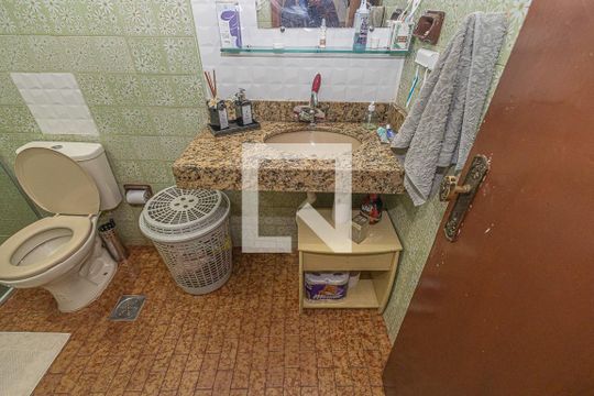 Banheiro de casa à venda com 4 quartos, 400m² em São Francisco, Belo Horizonte