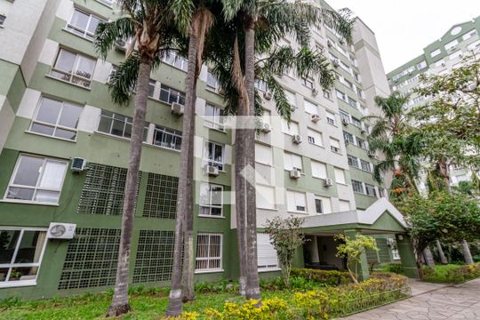 Fachada do bloco de apartamento à venda com 2 quartos, 60m² em Cavalhada, Porto Alegre