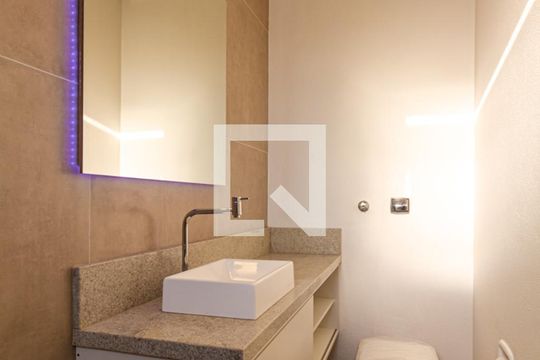 Banheiro de apartamento para alugar com 1 quarto, 32m² em Partenon, Porto Alegre