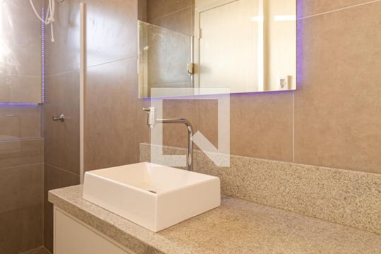 Banheiro de apartamento para alugar com 1 quarto, 32m² em Partenon, Porto Alegre