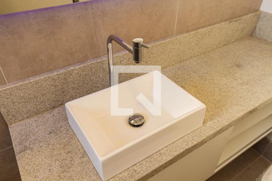 Banheiro de apartamento para alugar com 1 quarto, 32m² em Partenon, Porto Alegre