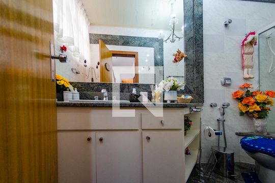 Banheiro suíte 1 de casa à venda com 4 quartos, 425m² em Santa Lúcia, Belo Horizonte