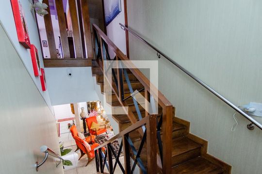 Escada de casa à venda com 4 quartos, 425m² em Santa Lúcia, Belo Horizonte