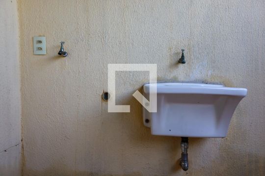 Área de serviço - detalhes de casa de condomínio para alugar com 2 quartos, 60m² em Jardim Barbacena, Cotia