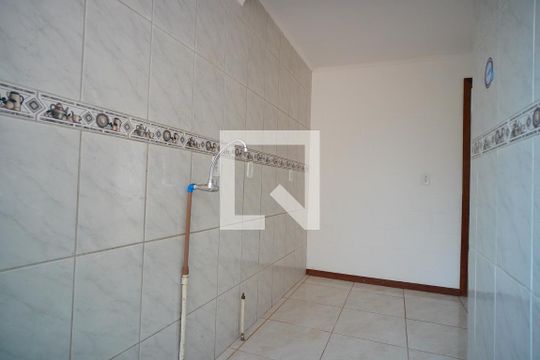 Cozinha  de apartamento à venda com 2 quartos, 39m² em Rubem Berta, Porto Alegre