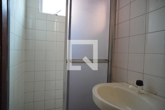 Banheiro  de apartamento à venda com 2 quartos, 39m² em Rubem Berta, Porto Alegre
