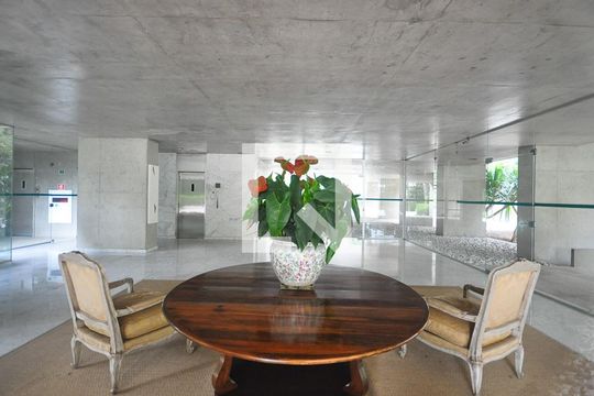 Hall social de apartamento à venda com 4 quartos, 500m² em Vila Suzana, São Paulo
