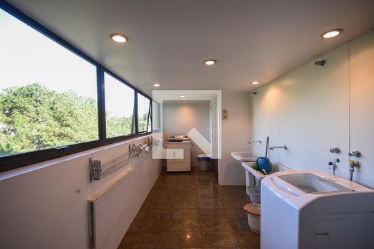 Área de serviço de apartamento à venda com 4 quartos, 500m² em Vila Suzana, São Paulo