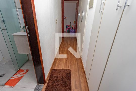 Corredor  de apartamento à venda com 2 quartos, 57m² em Conceição, Diadema