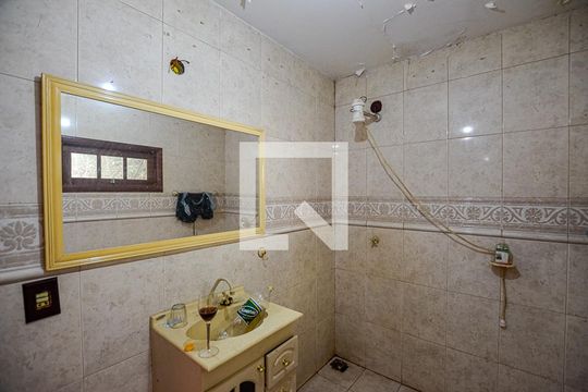 Banheiro quarto 4 de casa à venda com 4 quartos, 250m² em Itaipu, Niterói