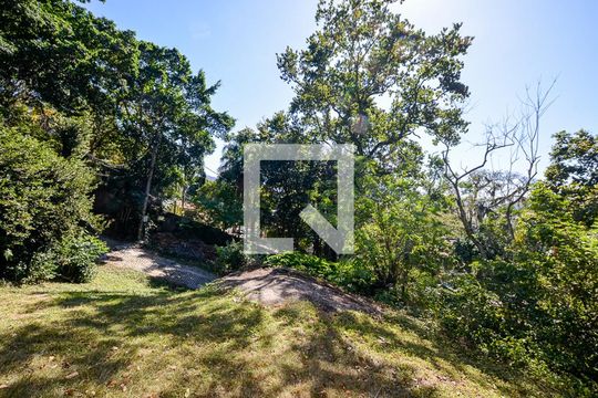 Suite de casa à venda com 4 quartos, 250m² em Itaipu, Niterói