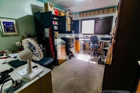 Quarto de apartamento à venda com 4 quartos, 193m² em Jardim Monte Kemel, São Paulo