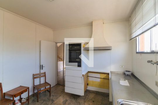 Cozinha de casa para alugar com 6 quartos, 724m² em Morumbi, São Paulo