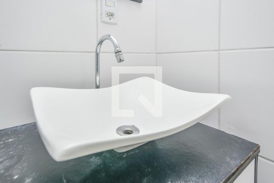Banheiro de apartamento à venda com 2 quartos, 48m² em Santa Ifigênia, São Paulo
