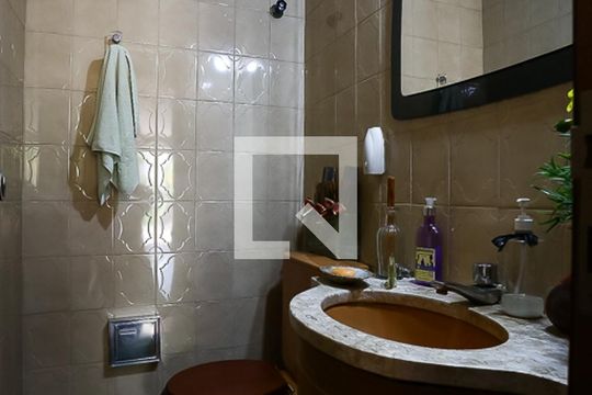 Lavabo de apartamento à venda com 3 quartos, 241m² em Real Parque, São Paulo