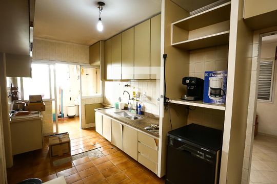 Cozinha de apartamento à venda com 3 quartos, 241m² em Real Parque, São Paulo