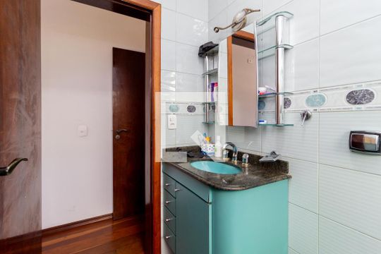 Banheiro - Suíte 1 de casa à venda com 4 quartos, 385m² em Vila Canero, São Paulo