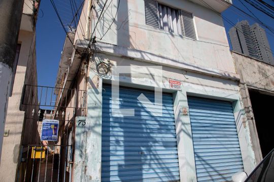 Fachada de casa para alugar com 1 quarto, 40m² em Vila Yara, Osasco