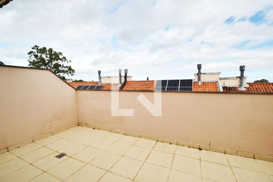 Sala 2- Varanda de casa à venda com 3 quartos, 234m² em Pedra Redonda, Porto Alegre