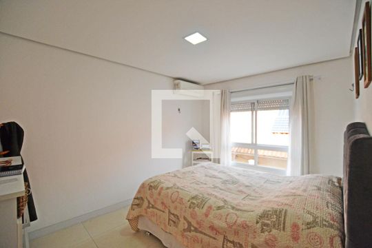 Quarto 1 de casa à venda com 3 quartos, 234m² em Pedra Redonda, Porto Alegre