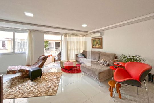 Sala de casa à venda com 3 quartos, 234m² em Pedra Redonda, Porto Alegre