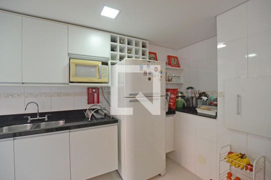 Cozinha de casa à venda com 3 quartos, 234m² em Pedra Redonda, Porto Alegre
