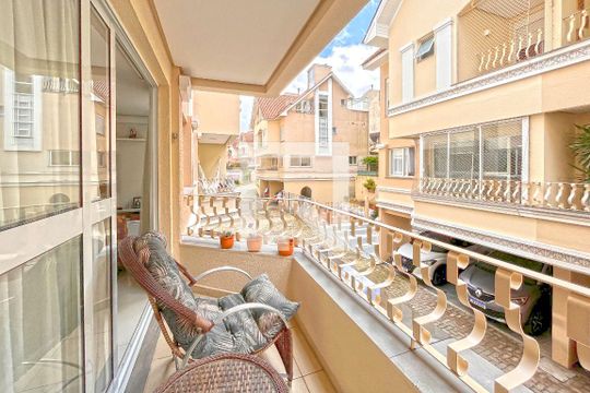 Sala- Varanda de casa à venda com 3 quartos, 234m² em Pedra Redonda, Porto Alegre