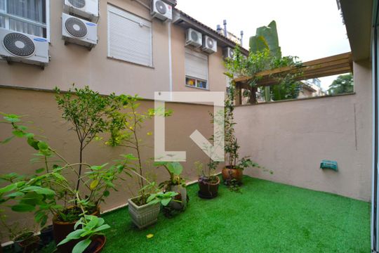 Área de Serviço - Aberto de casa à venda com 3 quartos, 234m² em Pedra Redonda, Porto Alegre