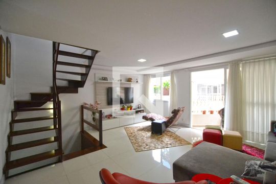 Sala de casa à venda com 3 quartos, 234m² em Pedra Redonda, Porto Alegre