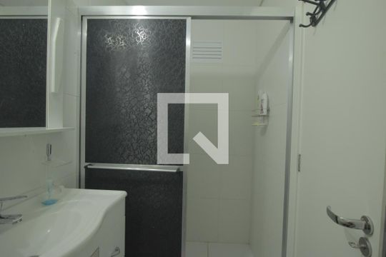 Banheiro de apartamento à venda com 2 quartos, 60m² em Passo D’areia, Porto Alegre