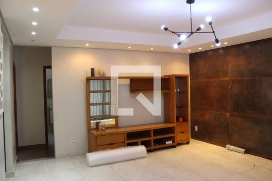 Sala de casa à venda com 2 quartos, 150m² em Santa Maria, Contagem