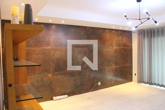 Sala de casa à venda com 2 quartos, 150m² em Santa Maria, Contagem