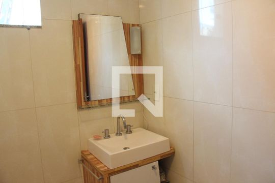 Banheiro de casa à venda com 2 quartos, 150m² em Santa Maria, Contagem