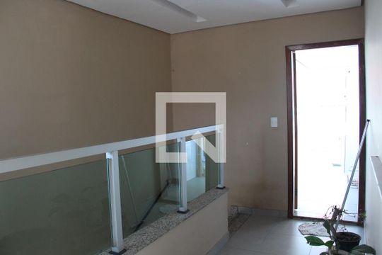 Entrada de casa à venda com 2 quartos, 150m² em Santa Maria, Contagem