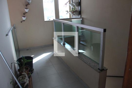 Entrada de casa à venda com 2 quartos, 150m² em Santa Maria, Contagem