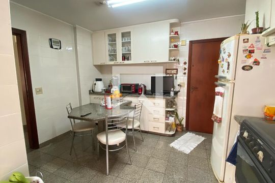 Cozinha  de apartamento à venda com 3 quartos, 198m² em Vila Regente Feijó, São Paulo