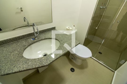 Banheiro de kitnet/studio à venda com 1 quarto, 25m² em Vila Andrade, São Paulo