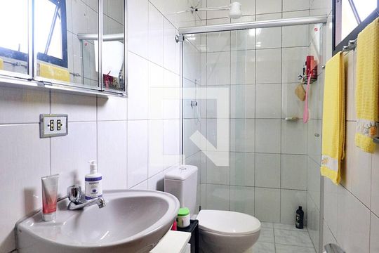Banheiro do Quarto 2 - Suíte de apartamento à venda com 3 quartos, 74m² em Vila Guiomar, Santo André