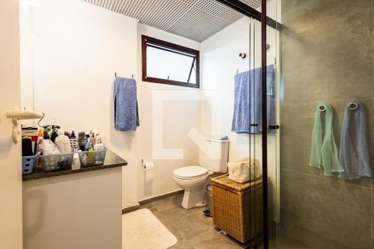 Banheiro da Suíte de apartamento à venda com 2 quartos, 140m² em Pinheiros, São Paulo