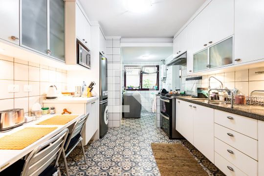 Cozinha de apartamento à venda com 2 quartos, 140m² em Pinheiros, São Paulo