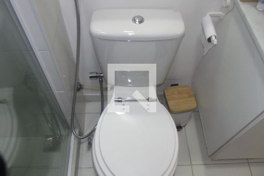 Banheiro de apartamento à venda com 2 quartos, 56m² em Del Castilho, Rio de Janeiro