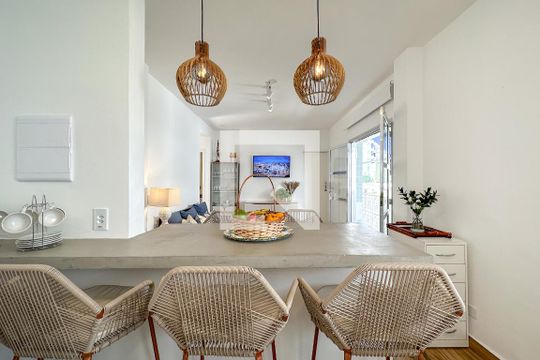 Cozinha americana de apartamento para alugar com 3 quartos, 150m² em Vila Alzira, Guarujá