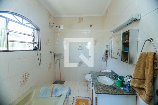 Banheiro Suíte de casa à venda com 3 quartos, 210m² em Vila Virginia, São Paulo