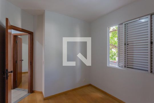 Quarto 1 de apartamento para alugar com 2 quartos, 75m² em Santo Antônio, Belo Horizonte