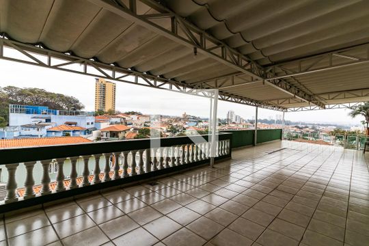 Varanda de casa para alugar com 5 quartos, 450m² em Jardim Peri, São Paulo