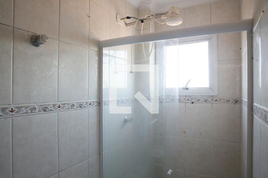 Banheiro  de kitnet/studio para alugar com 1 quarto, 40m² em Caiçara, Praia Grande