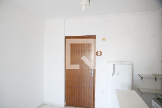 Sala/cozinha de kitnet/studio para alugar com 1 quarto, 40m² em Caiçara, Praia Grande