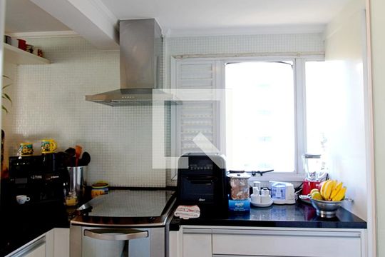 Cozinha de apartamento para alugar com 3 quartos, 127m² em Real Parque, São Paulo