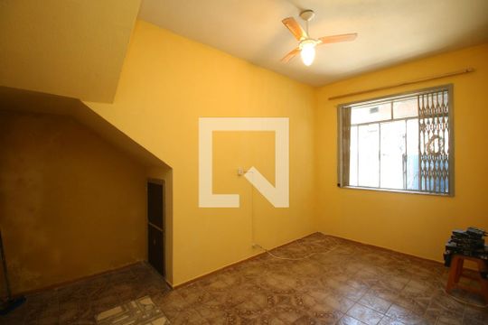 Quarto de apartamento à venda com 1 quarto, 90m² em Penha, Rio de Janeiro