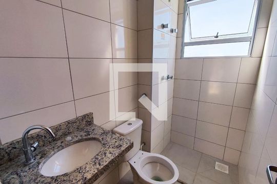 Banheiro de apartamento para alugar com 2 quartos, 46m² em Encantado, Rio de Janeiro